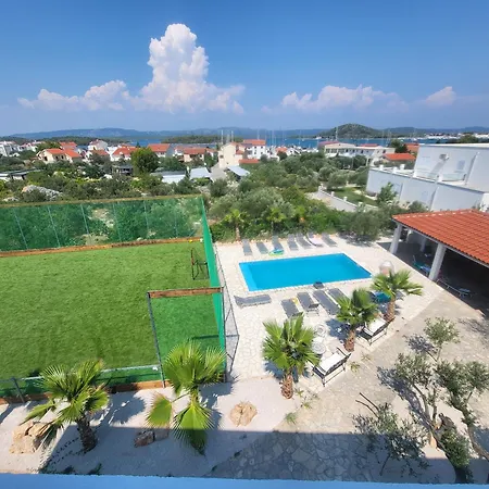 Palms 4*